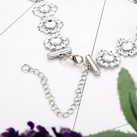 Fashion Multilayer Acrylic Crystal Hollow Flowers Necklace Choker Rhinestone Retro Short Collar Necklace Women Jewelry Gift Accessory