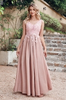 Chic V-Neck Aline Tulle Bridesmaid Dress Sleeveless Floral Lace Appliques Formal Dress