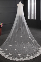 Elegant Lace Applique Edge Wedding Gloves with Appliques