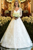 Elegant Long Sleeves Floral Lace Wedding Dress V-Neck Aline Bridal Dress for Women