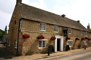 One Night Break at The Queens Head Inn with Dinner for Two